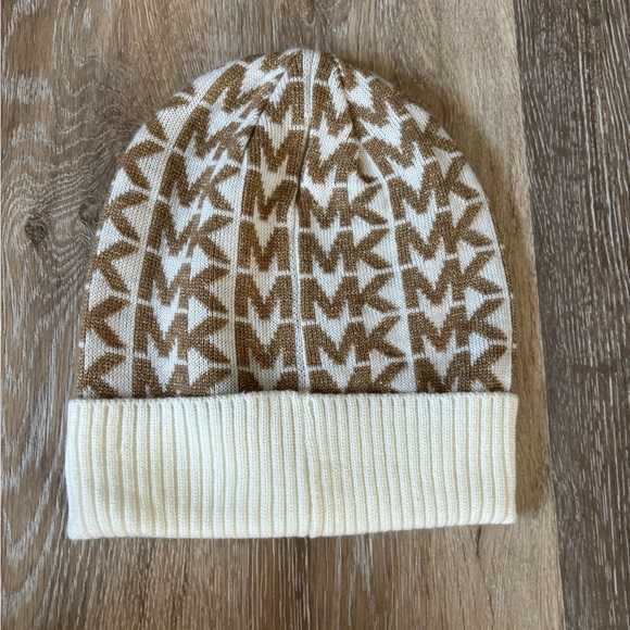 Micheal Kors Beanie - Picture 2 of 3